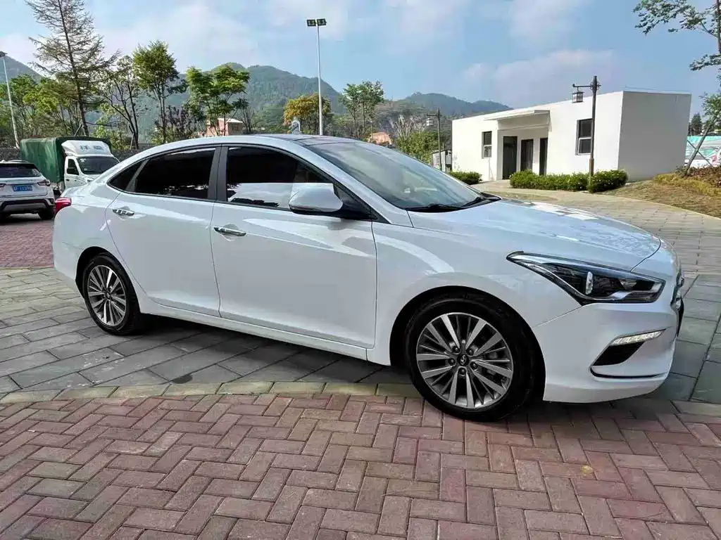 Hyundai Mistra — фото 2