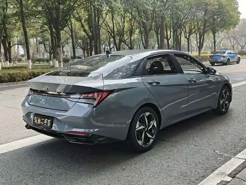 Hyundai Elantra — фото 12
