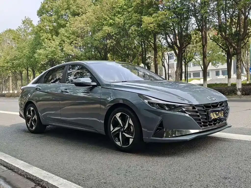 Hyundai Elantra — фото 3
