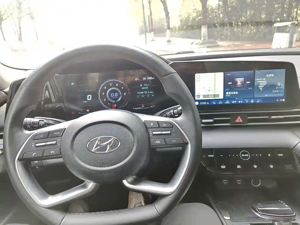 Hyundai Elantra — фото 7