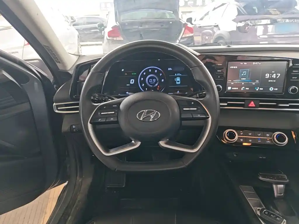 Hyundai Elantra — фото 11