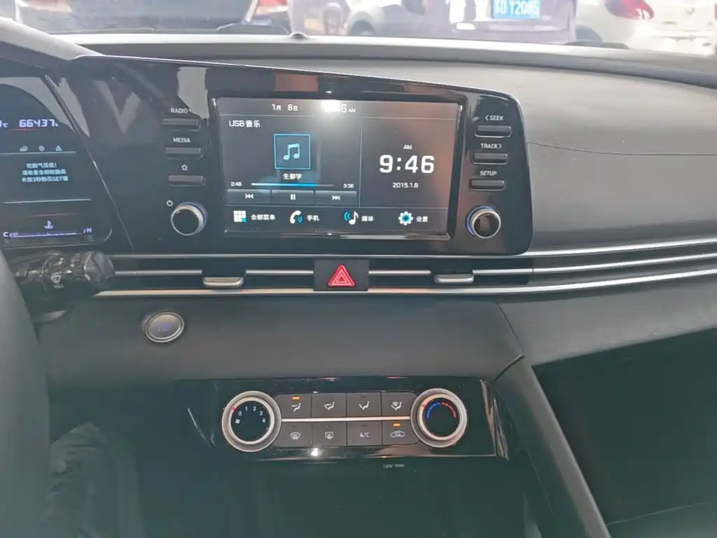Hyundai Elantra — фото 13