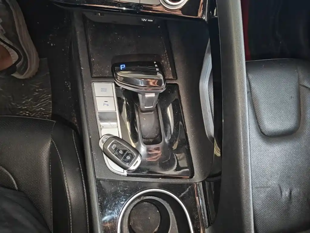 Hyundai Elantra — фото 14