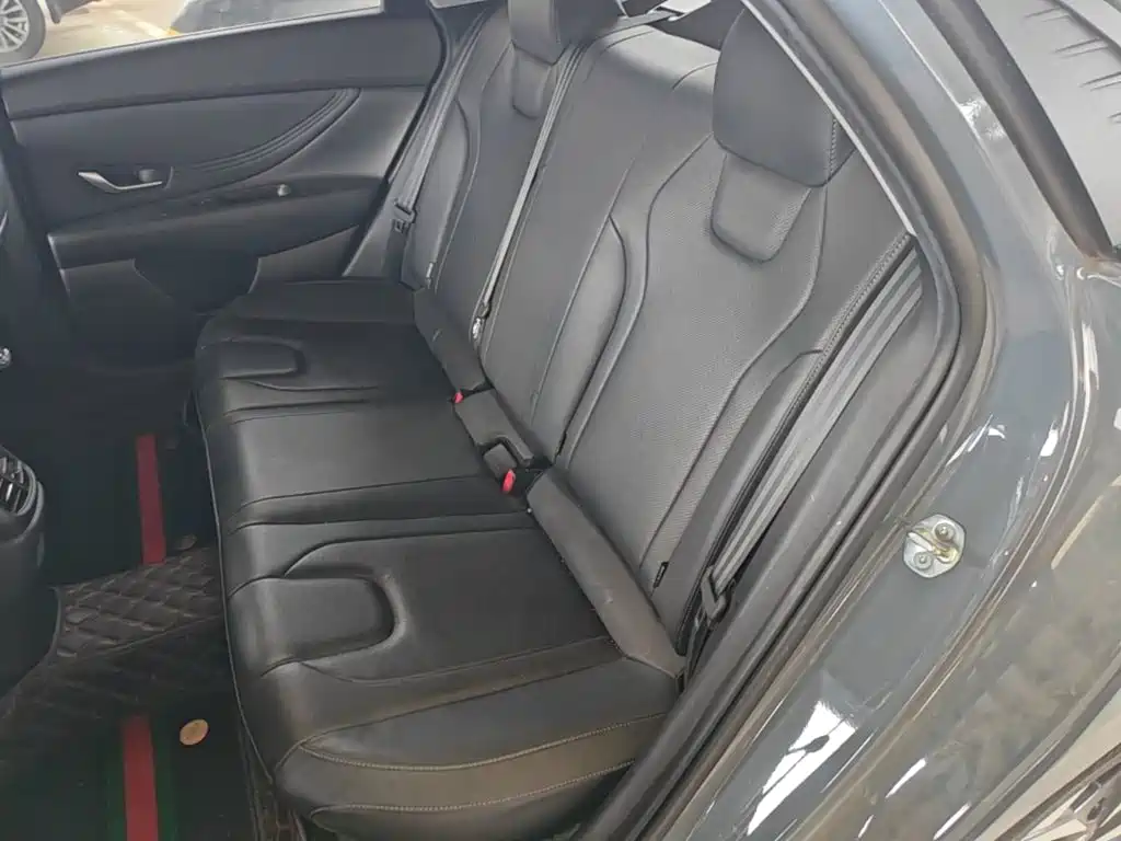 Hyundai Elantra — фото 17