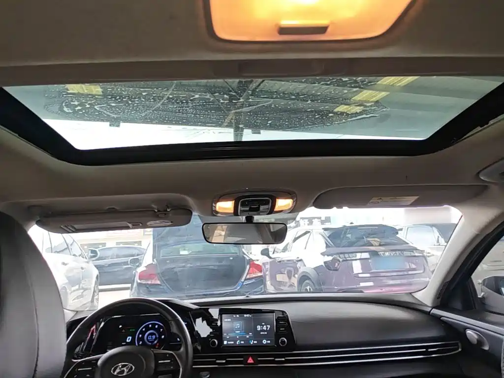 Hyundai Elantra — фото 18