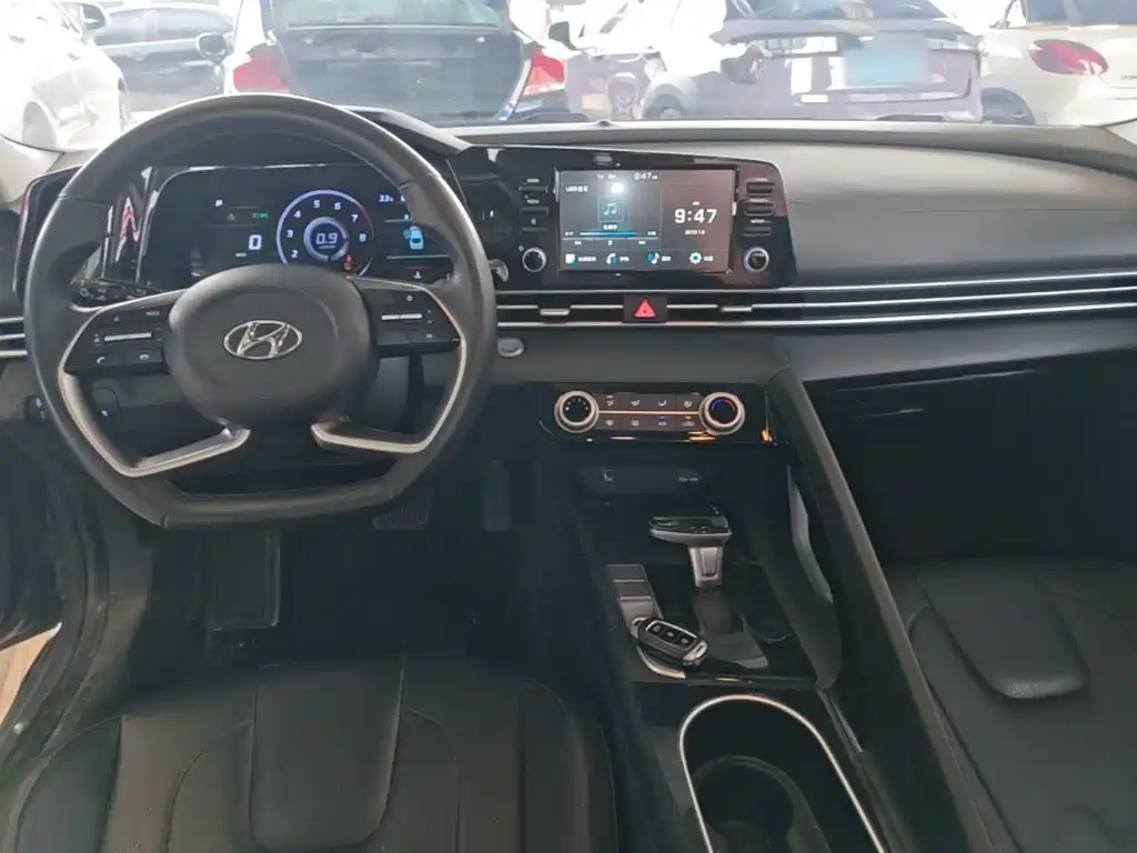 Hyundai Elantra — фото 10