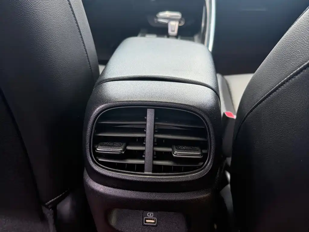 Hyundai Elantra — фото 15