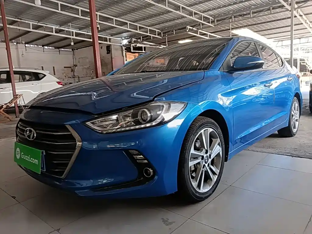 Hyundai Elantra — фото 2