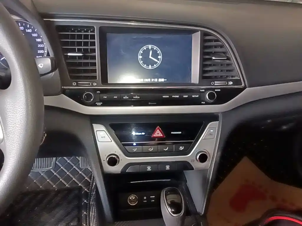 Hyundai Elantra — фото 13