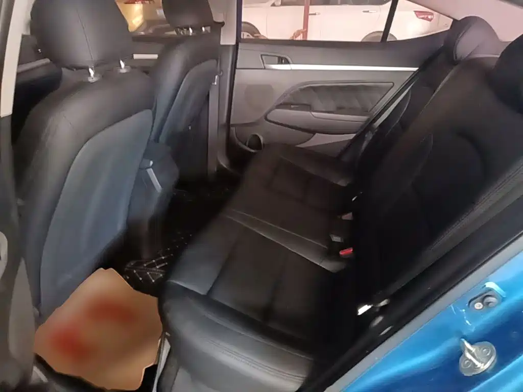 Hyundai Elantra — фото 17
