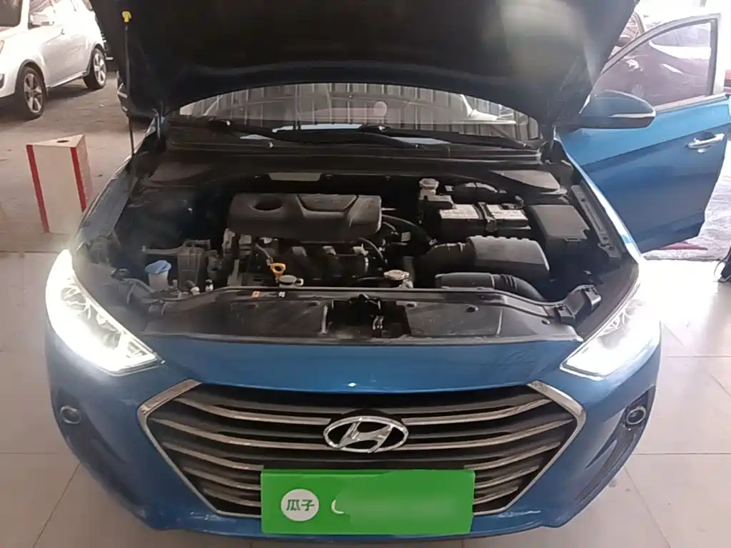 Hyundai Elantra — фото 20