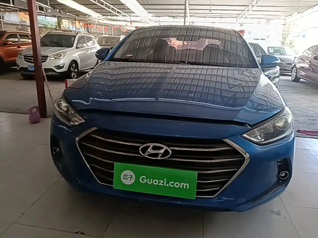 Hyundai Elantra — фото 3