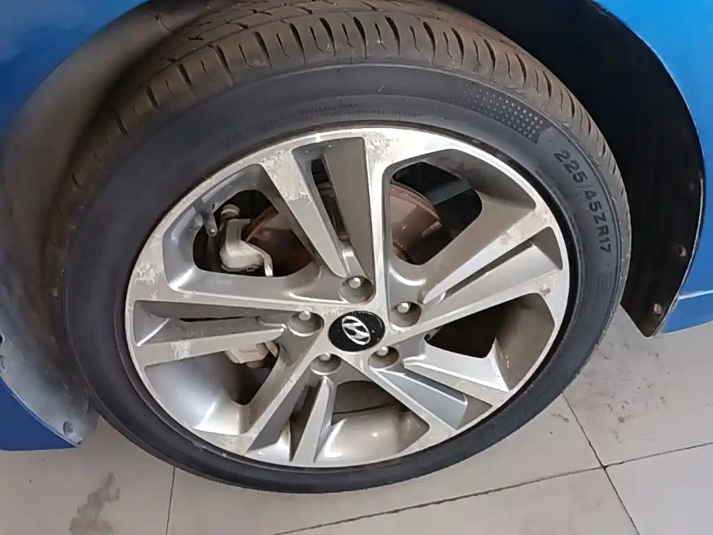 Hyundai Elantra — фото 23