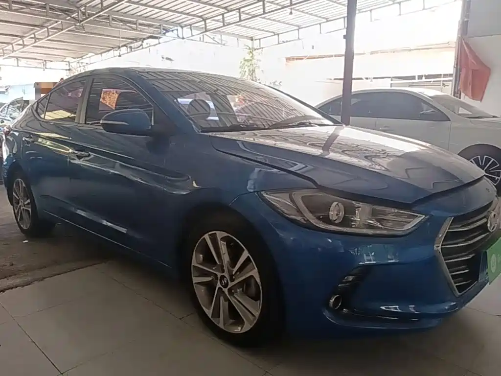Hyundai Elantra — фото 4