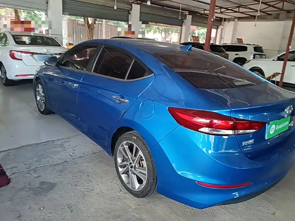Hyundai Elantra — фото 5