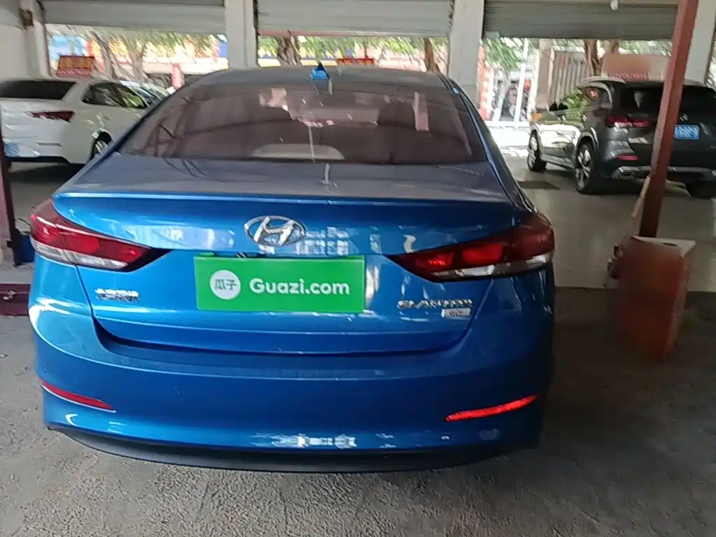 Hyundai Elantra — фото 6