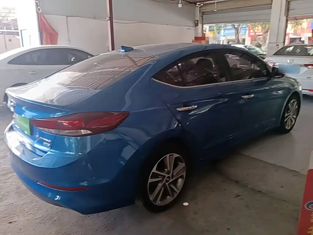 Hyundai Elantra — фото 7