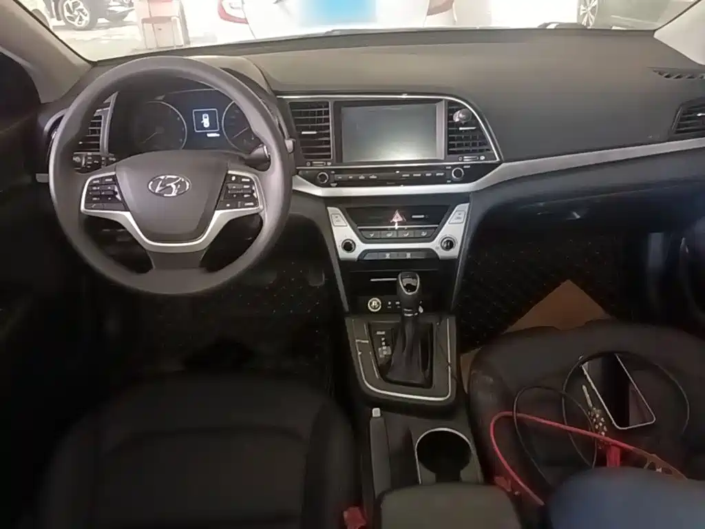 Hyundai Elantra — фото 10