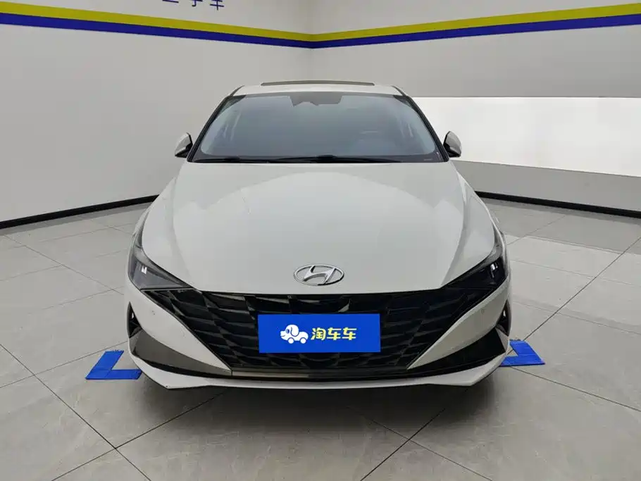 Hyundai Elantra — фото 2