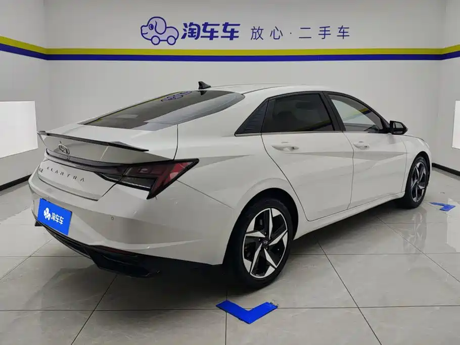 Hyundai Elantra — фото 3
