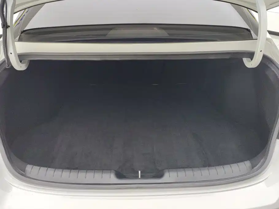 Hyundai Elantra — фото 4