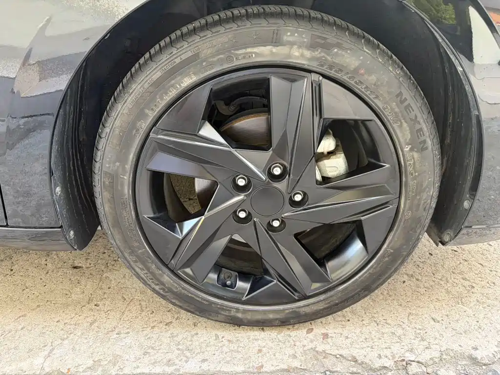 Hyundai Elantra — фото 19