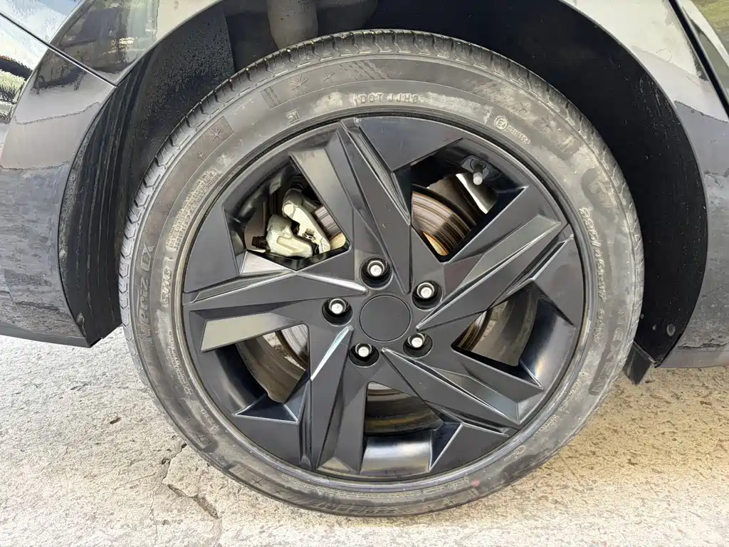Hyundai Elantra — фото 20