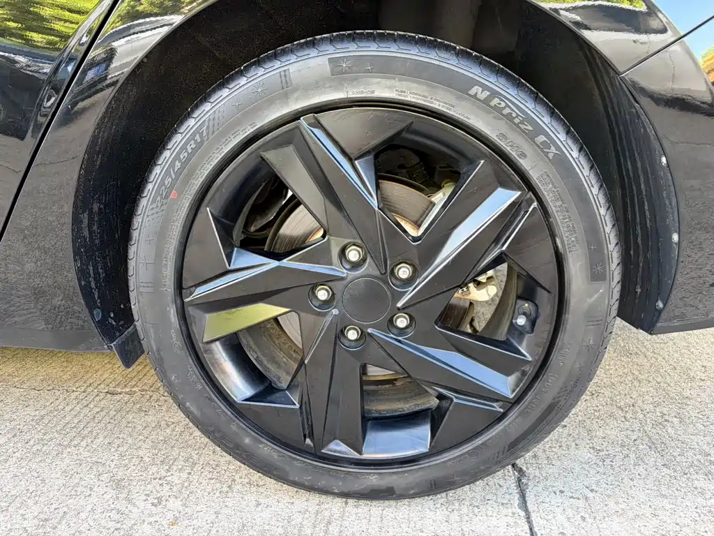 Hyundai Elantra — фото 21