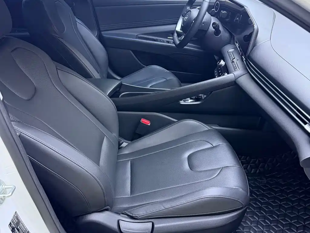 Hyundai Elantra — фото 11