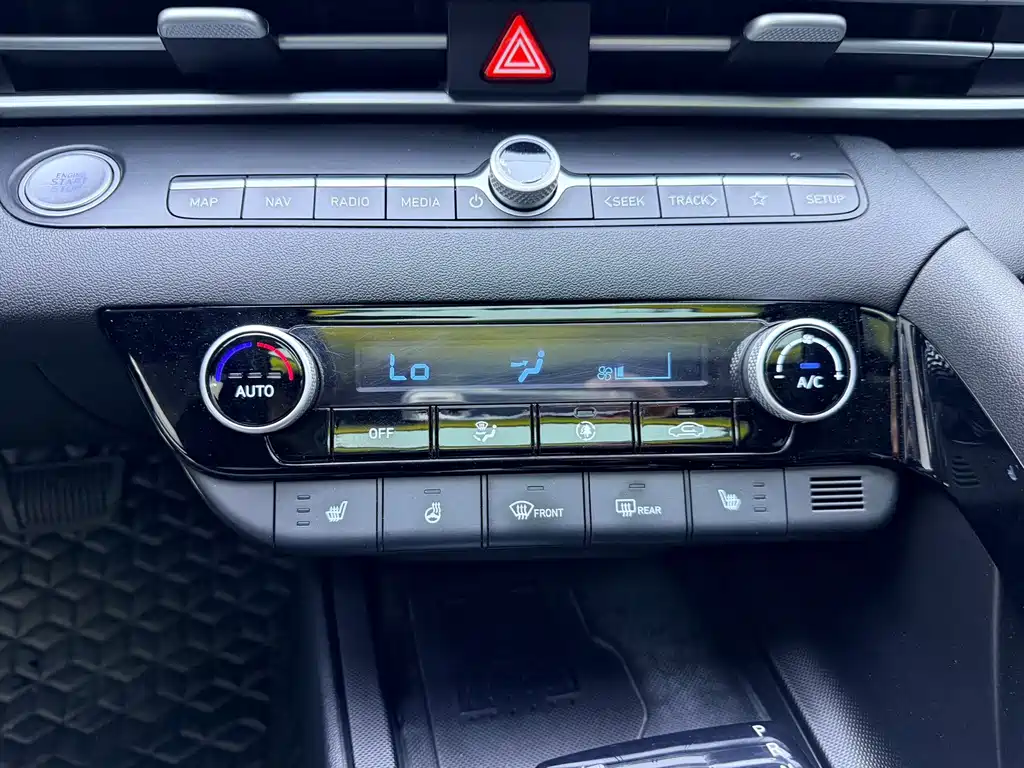 Hyundai Elantra — фото 17