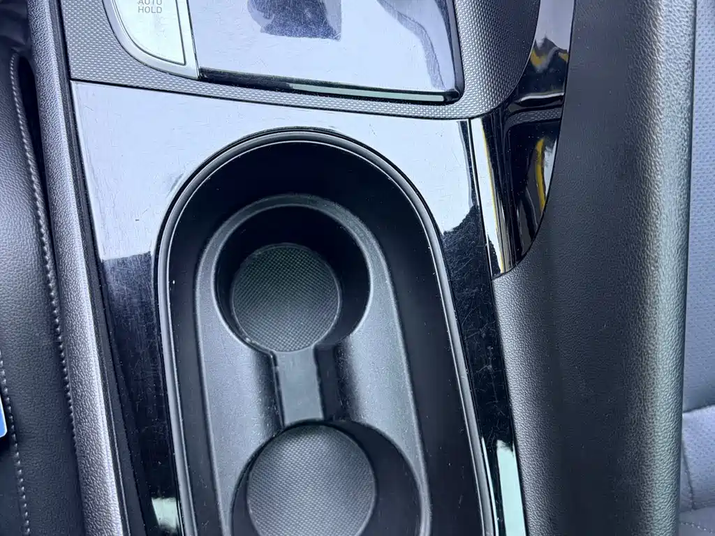 Hyundai Elantra — фото 19