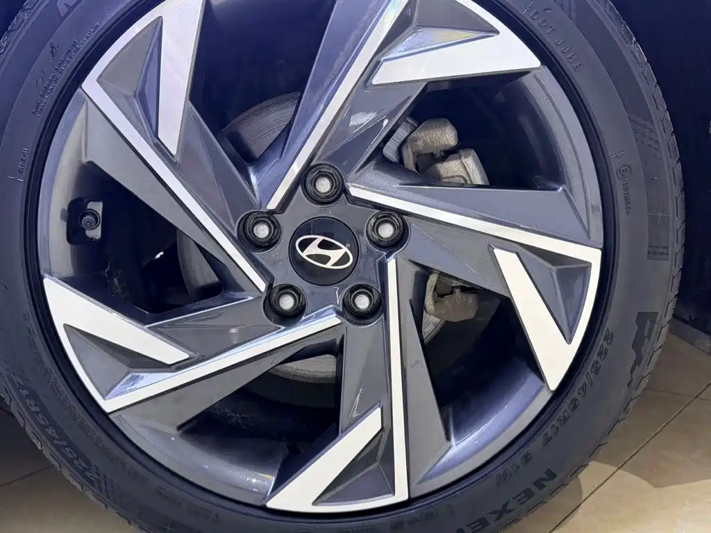 Hyundai Elantra — фото 24
