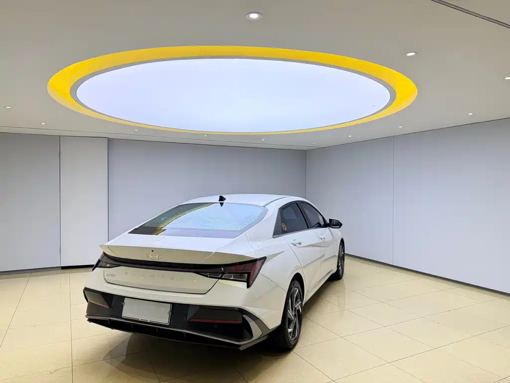 Hyundai Elantra — фото 4