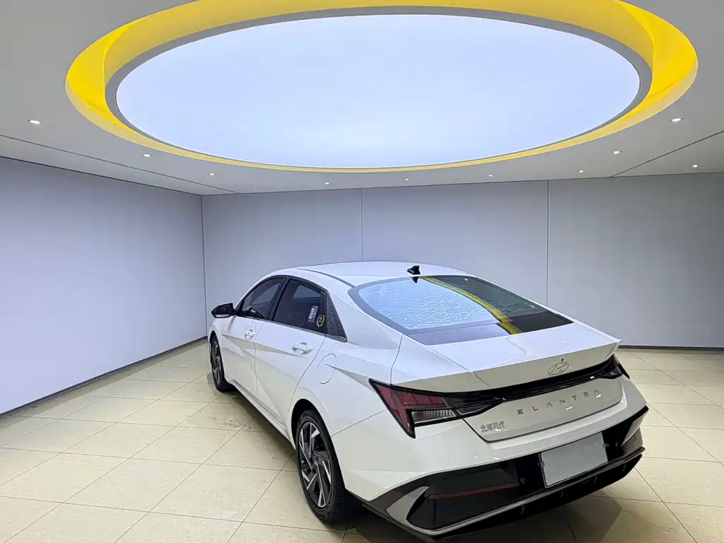 Hyundai Elantra — фото 6