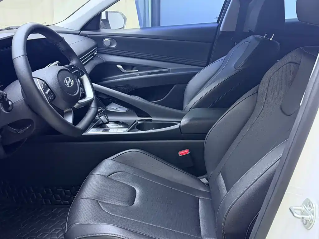 Hyundai Elantra — фото 8