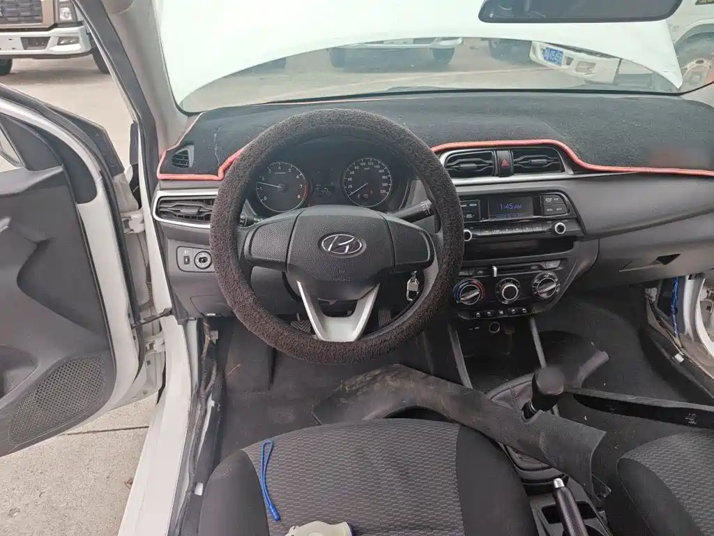 Hyundai Verna — фото 3