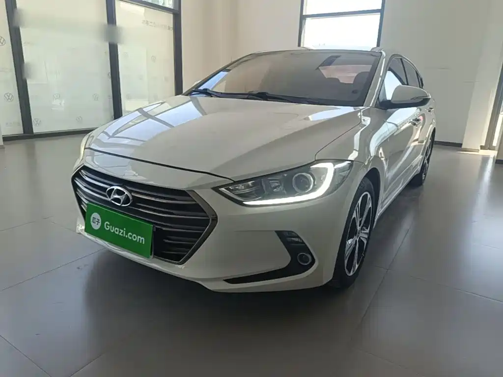 Hyundai Elantra — фото 2