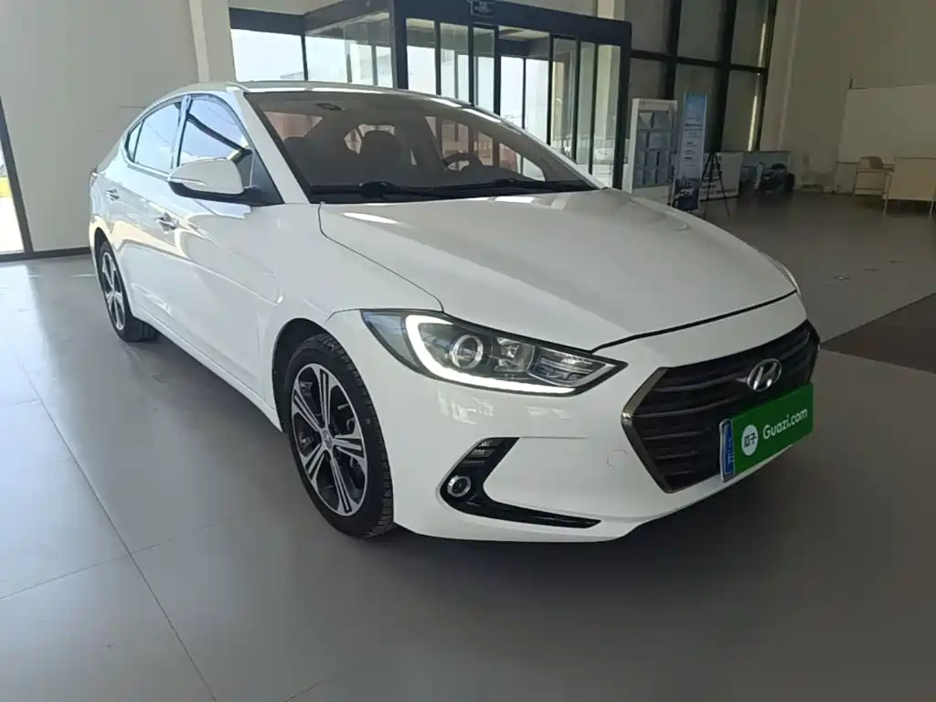 Hyundai Elantra — фото 4