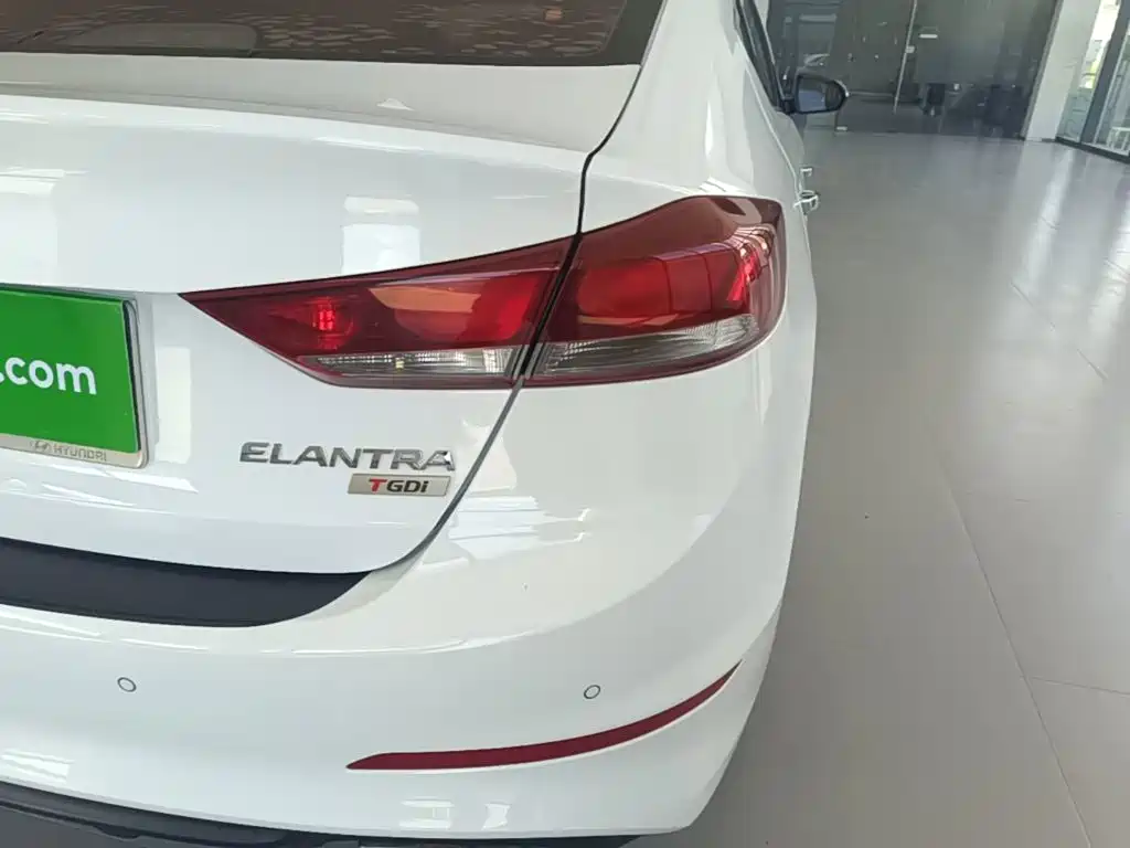 Hyundai Elantra — фото 8