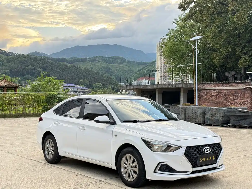 Hyundai Elantra — фото 2