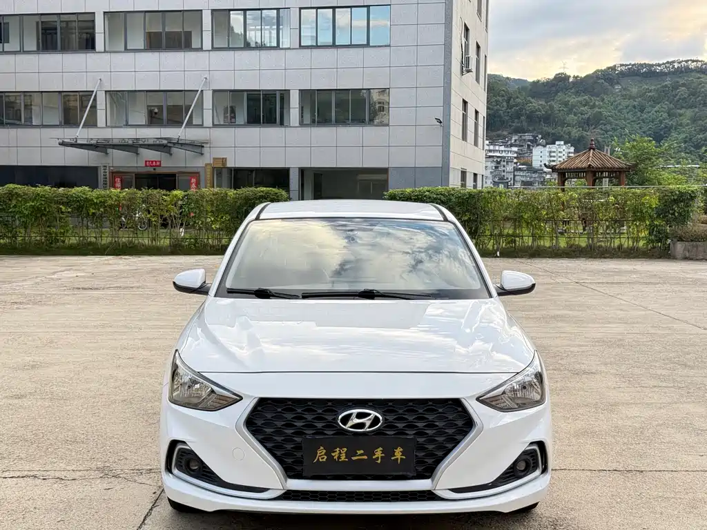Hyundai Elantra — фото 3