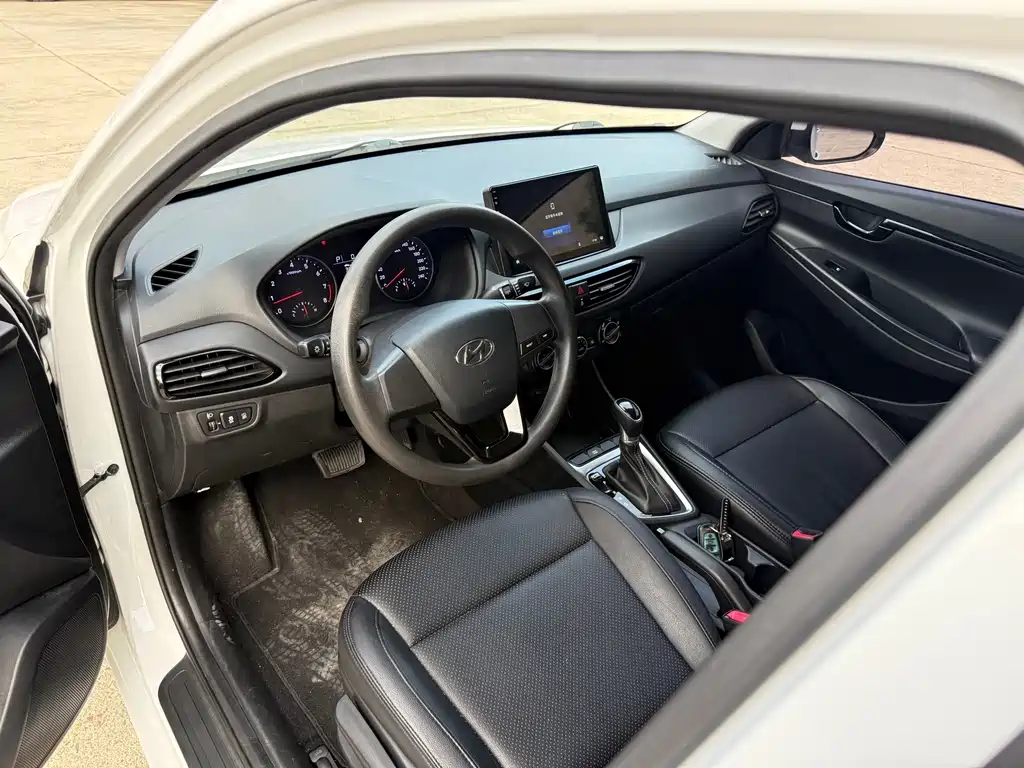 Hyundai Elantra — фото 4