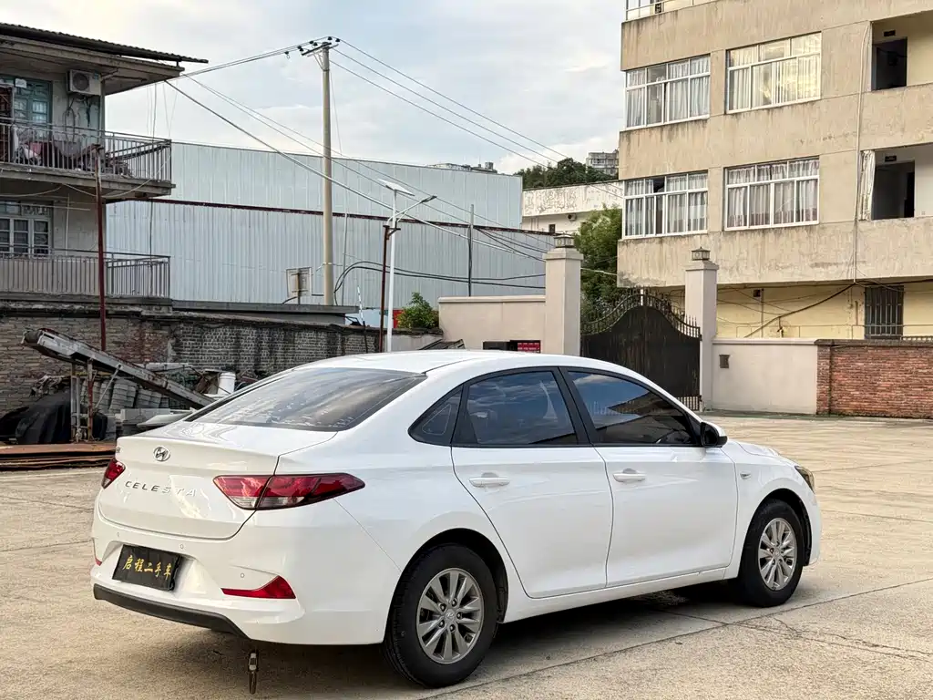 Hyundai Elantra — фото 8