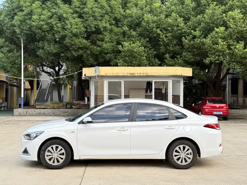 Hyundai Elantra — фото 9