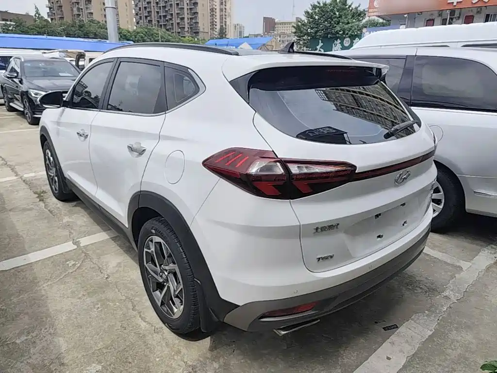 Hyundai Tucson — фото 5