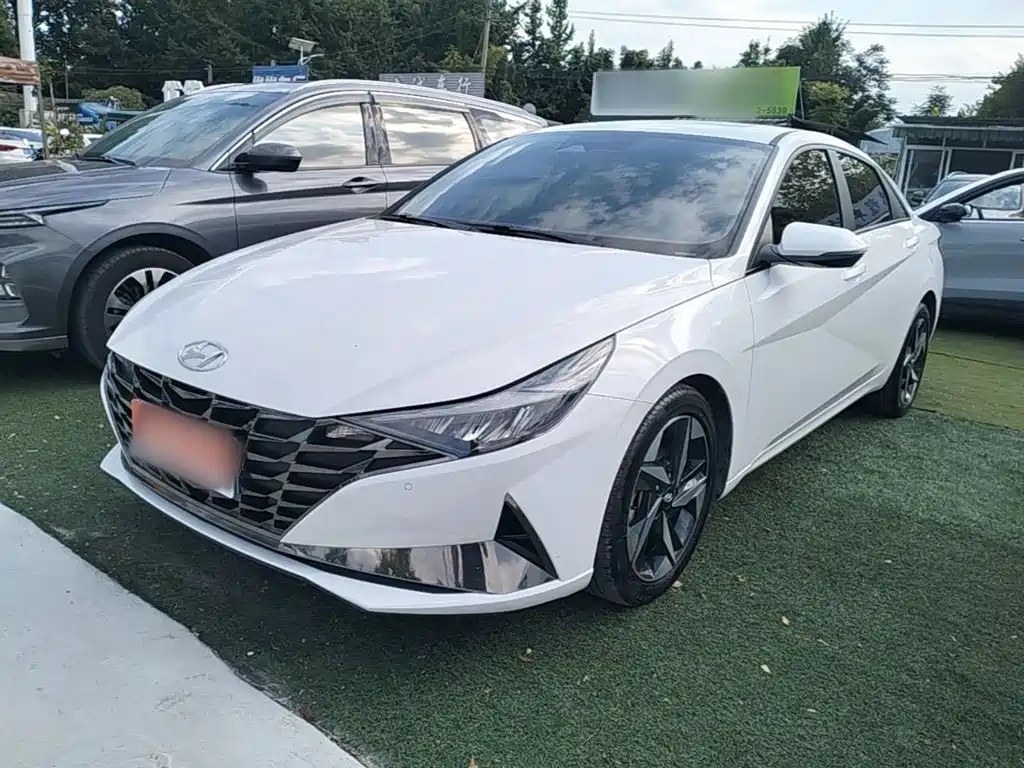 Hyundai Elantra — фото 2