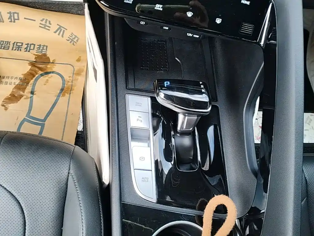 Hyundai Elantra — фото 14