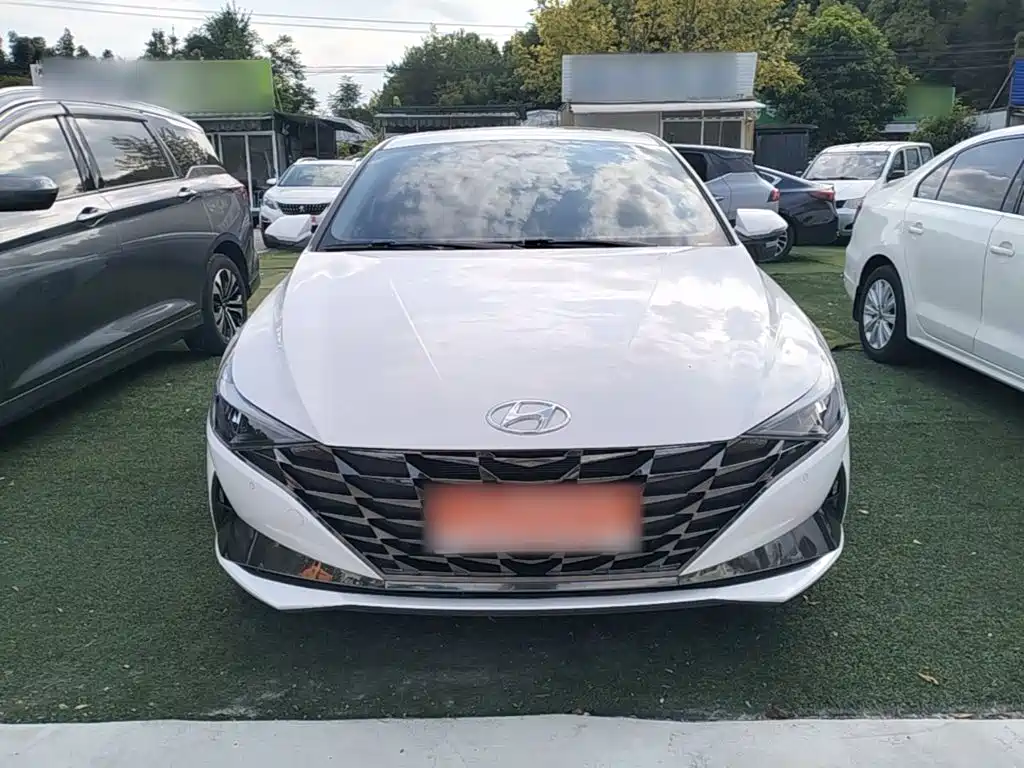 Hyundai Elantra — фото 3
