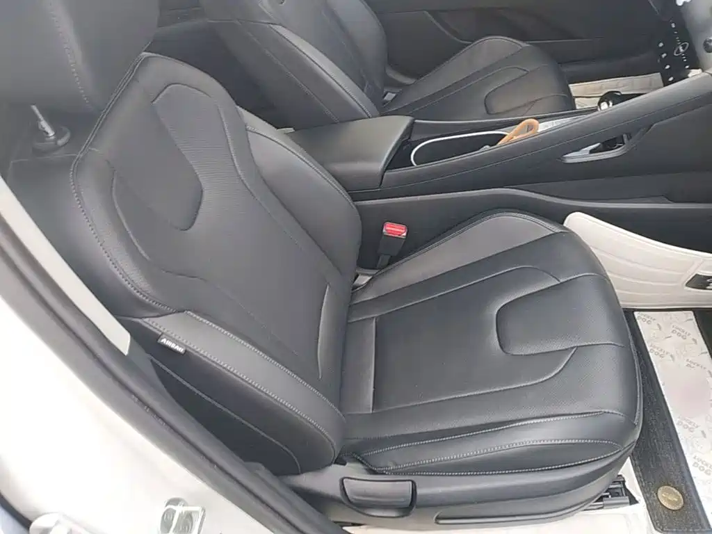 Hyundai Elantra — фото 25