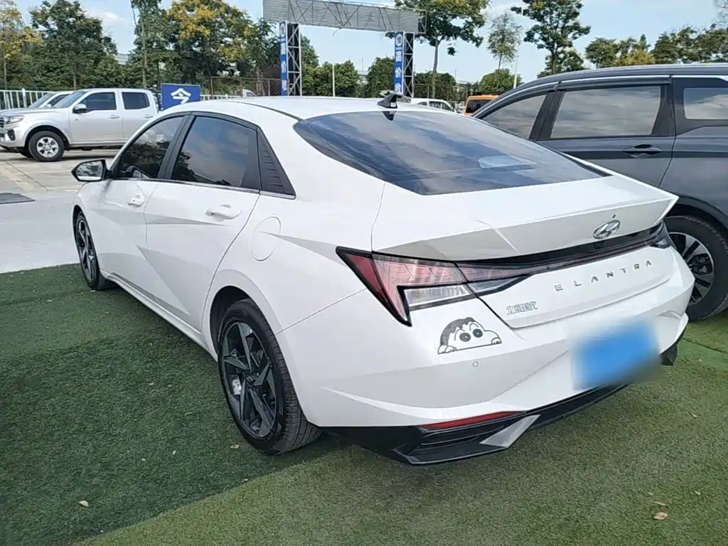 Hyundai Elantra — фото 5